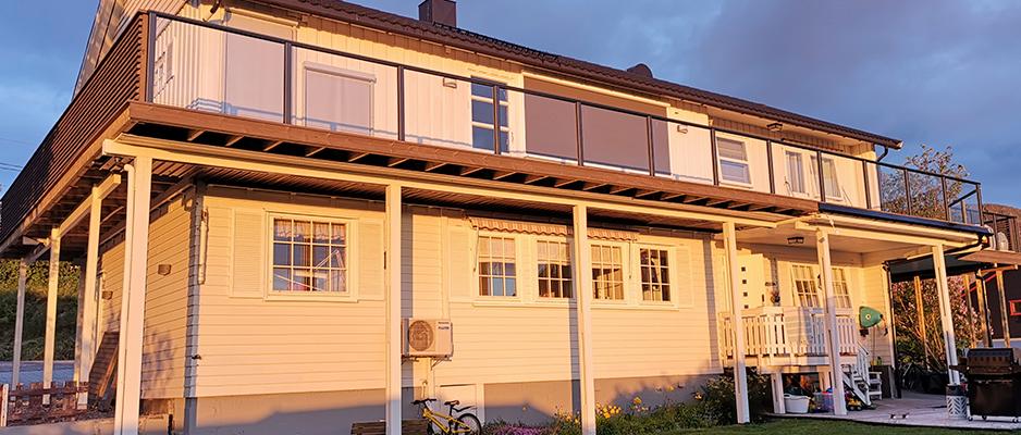  Glassrekkverk med utsikt